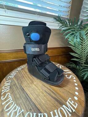 United Ortho Short Air Cam Walker Fracture Boot - Sz S/M